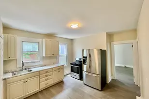 42 Cabot St, Hartford, CT 06112 - Photo 3