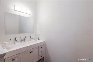 82 Bywatyr Ln, Bridgeport, CT 06605 - Photo 25