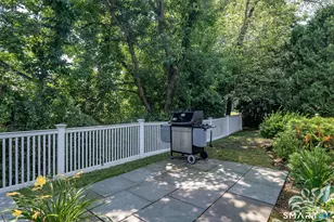 9 Centre Village Dr, Madison, CT 06443 - Photo 27