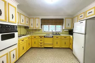 27 Fairway Dr, New Britain, CT 06053 - Photo 3
