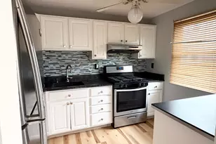 142 E Gate Ln, Hamden, CT 06514 - Photo 3