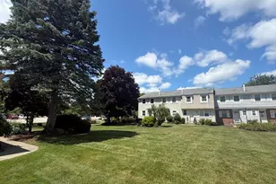 142 E Gate Ln, Hamden, CT 06514 - Photo 17