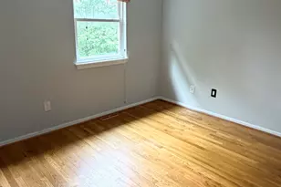 142 E Gate Ln, Hamden, CT 06514 - Photo 9