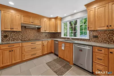 50 Woodridge Circle, West Hartford, CT 06107 - Photo 5