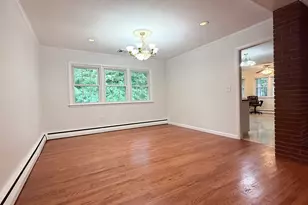 21 Byron Pl, New Haven, CT 06515 - Photo 9