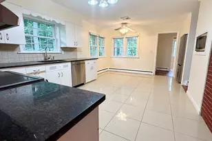 21 Byron Pl, New Haven, CT 06515 - Photo 7