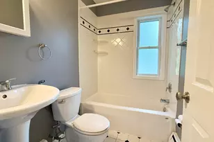 21 Byron Pl, New Haven, CT 06515 - Photo 11