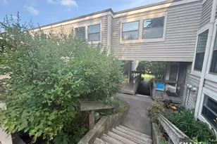 17 Beecher Ln, Rocky Hill, CT 06067 - Photo 3