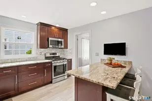 37 Cleveland Rd, New Haven, CT 06515 - Photo 7