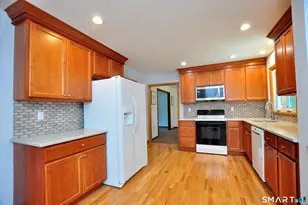 30 Hampden Pl, Windsor, CT 06095 - Photo 9