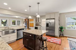 128 Soundview Ct, Stamford, CT 06902 - Photo 15