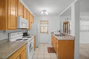 330 Hollywood Ave, Stratford, CT 06614 - Photo 7