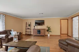 579 Racebrook Rd, Orange, CT 06477 - Photo 5