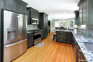 21 Twin Cir Dr, Trumbull, CT 06611 - Photo 9