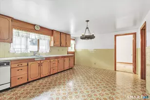 124 N Cliff St, Ansonia, CT 06401 - Photo 11