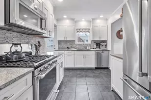 61 Newton St, Stratford, CT 06614 - Photo 17