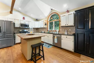 35 Linda Court, Meriden, CT 06450 - Photo 3