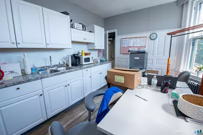 27 Broad Street, New London, CT 06320 - Photo 21