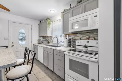 25 North Forest Circle, West Haven, CT 06516 - Photo 13