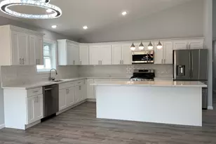 22 Florence St, West Haven, CT 06516 - Photo 3