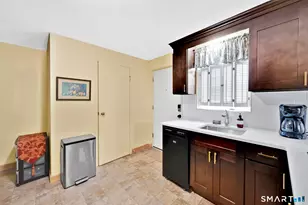 97 Shadow Ln, West Hartford, CT 06110 - Photo 11