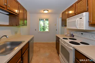 356 Heritage Vlg, Southbury, CT 06488 - Photo 3