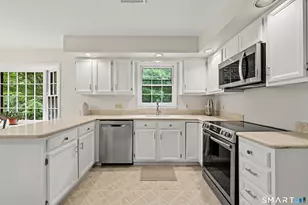 59 Friar Ln, Trumbull, CT 06611 - Photo 9