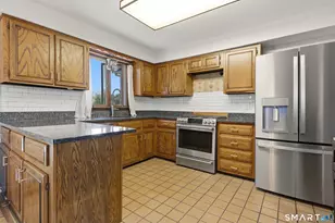 699 Selbys Pond Rd, Stratford, CT 06615 - Photo 9
