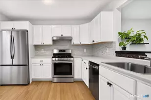 15 Freedom Way, East Lyme, CT 06357 - Photo 3