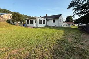 17 Navarro Rd, East Haven, CT 06512 - Photo 5