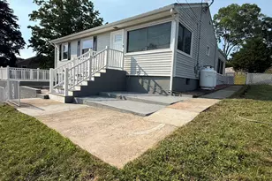 17 Navarro Rd, East Haven, CT 06512 - Photo 3