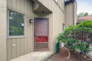 50 Far View Cmns, Southbury, CT 06488 - Photo 3