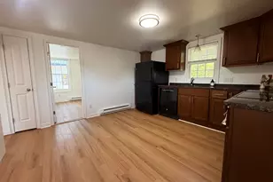 9 Brewer St, New London, CT 06320 - Photo 5