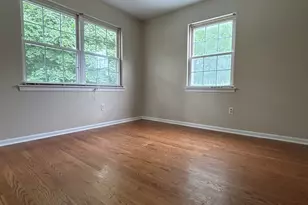 235 Red Oak Ln, Bridgeport, CT 06606 - Photo 11