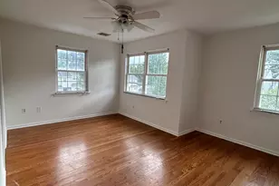 235 Red Oak Ln, Bridgeport, CT 06606 - Photo 17