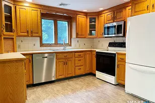 6 Colonial Dr, Prospect, CT 06712 - Photo 3