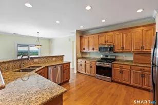135 Cedarwood Ln, Newington, CT 06111 - Photo 15