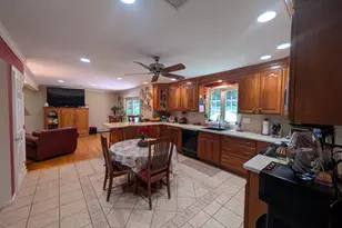 32 Shari Dr, Seymour, CT 06483 - Photo 7
