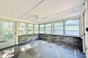 2326 Old Town Rd, Bridgeport, CT 06606 - Photo 13