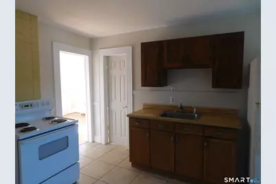 227-231 Edna Avenue #3, Bridgeport, CT 06610 - Photo 5