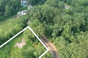262 Mungertown Rd, Madison, CT 06443 - Photo 1