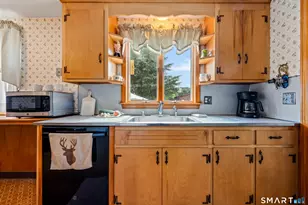 425 Hills St, East Hartford, CT 06118 - Photo 13