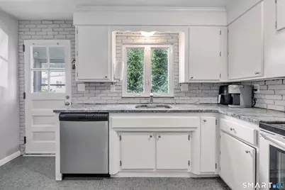 172 Crestview Drive, Bridgeport, CT 06606 - Photo 7