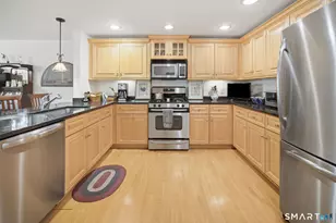 237 Fern St, West Hartford, CT 06119 - Photo 5