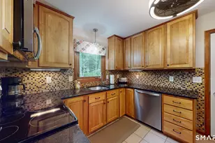 91 Carriage House, Enfield, CT 06082 - Photo 3
