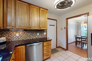 91 Carriage House, Enfield, CT 06082 - Photo 5