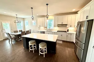 941 Mackenzie Ln, Oxford, CT 06478 - Photo 9