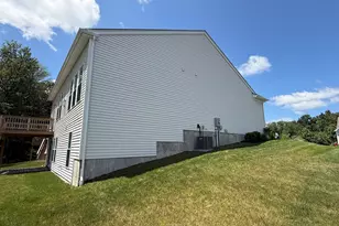 941 Mackenzie Ln, Oxford, CT 06478 - Photo 3