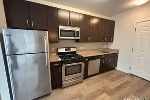 110A Towne St, Stamford, CT 06904 - Photo 7