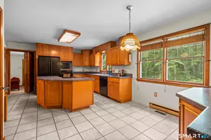 43 Robinhood Dr, Ledyard, CT 06335 - Photo 9